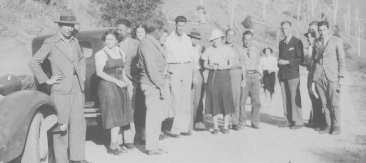 University of Queensland student field trip led by Prof WH Bryan MC (4th right).